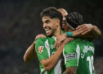 Abde conecta al Betis con la Liga ante una Real tocada