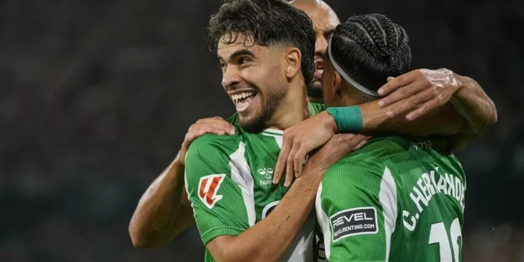 Abde conecta al Betis con la Liga ante una Real tocada