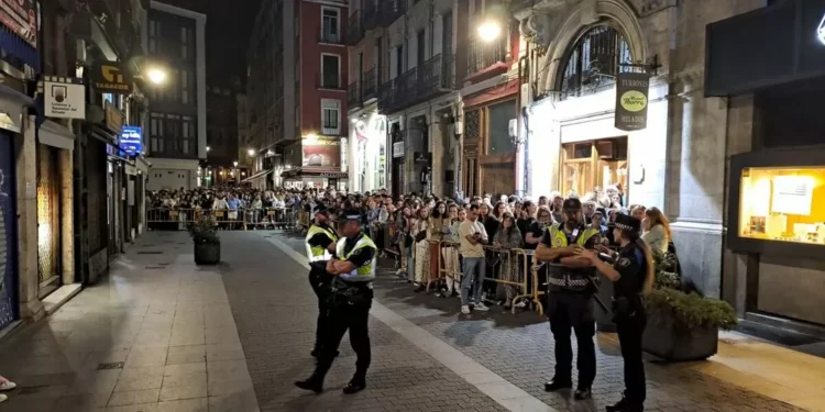 Dani Fernández llena la Plaza Mayor