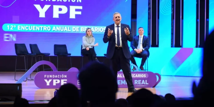 YPF celebró el 12° Encuentro Anual de Becarios con foco en el posibilidad de la energía