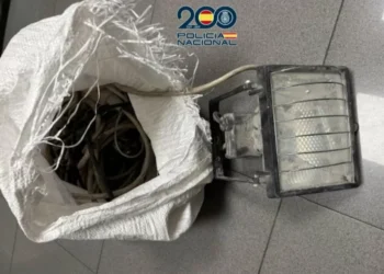 Detenido por sustraer material eléctrico de una furgoneta
