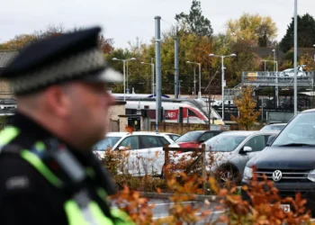 Diez heridos tras un apuñalamiento en un tren de Reino Unido