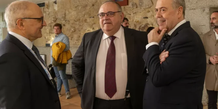 Vázquez valora la «satelitalización» de la radioterapia en CyL