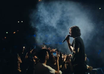 Veinte años en pincho noche: el regreso de Melendi al Movistar Arena