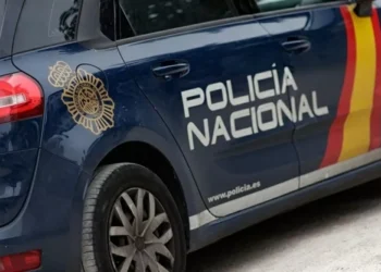 Se encuentra un sobre con 5.000 euros y lo lleva a la Policía