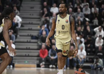 El Barça se enchufa al final en el Astroballe