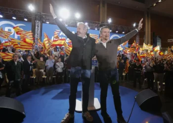 Feijóo cierra campaña en Aragón y pide no “dispersar” el juicio