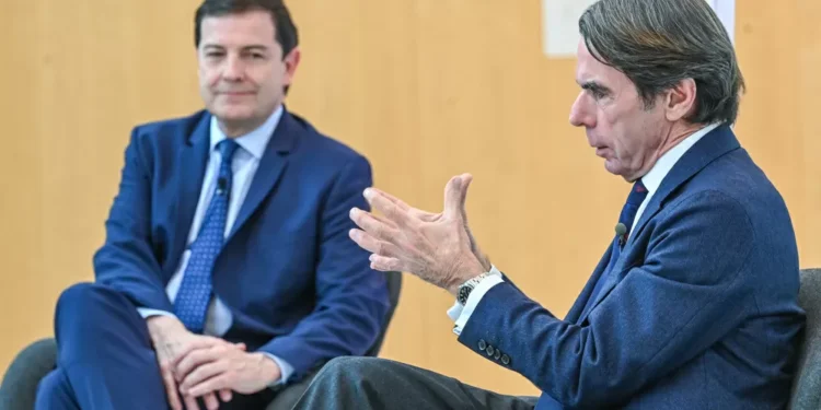 Aznar avisa que a los dirigentes de Vox no les interesa pactar