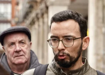 Llamas se compromete a sumar las propuestas de AI al programa