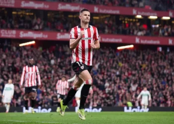 El Athletic Club despega a costa de un Elche negado