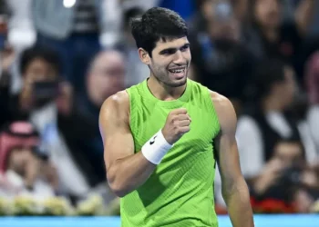 Alcaraz somete a Rublev y se mete en la final de Doha