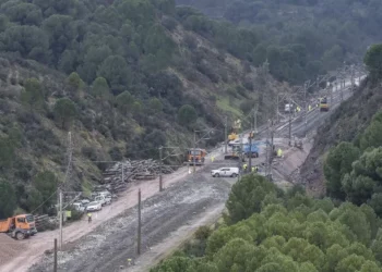 Adif termina de reparar la vía en Adamuz