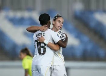 El Real Madrid remonta en París para acercar el Clásico