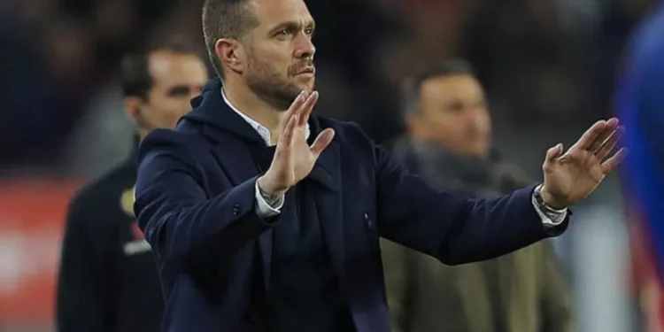 Tevenet ‘paga el pato’ de un Pucela en estado crítico