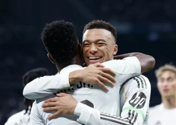 Mbappé evita en el descuento un frenazo en el Bernabéu