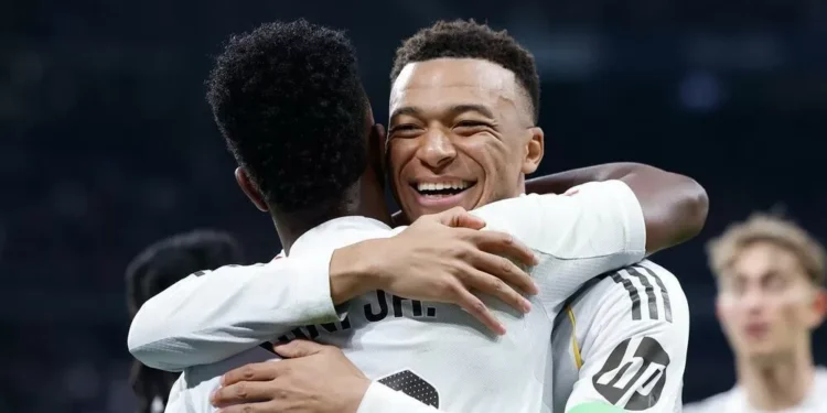 Mbappé evita en el descuento un frenazo en el Bernabéu