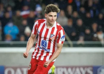 Julián Álvarez vuelve a picar en el Tartiere